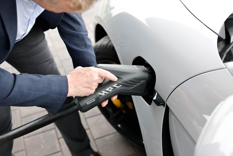 Das Laden von E-Autos kann ins Geld gehen. Foto: Porsche